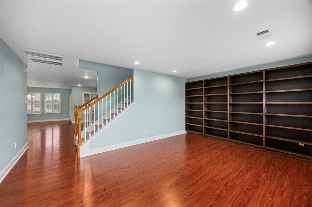 6318 Gardenspring Brook Lane, Spring, Texas image 4