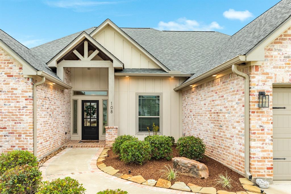 108 Creekside Lane, Lake Jackson, Texas image 8