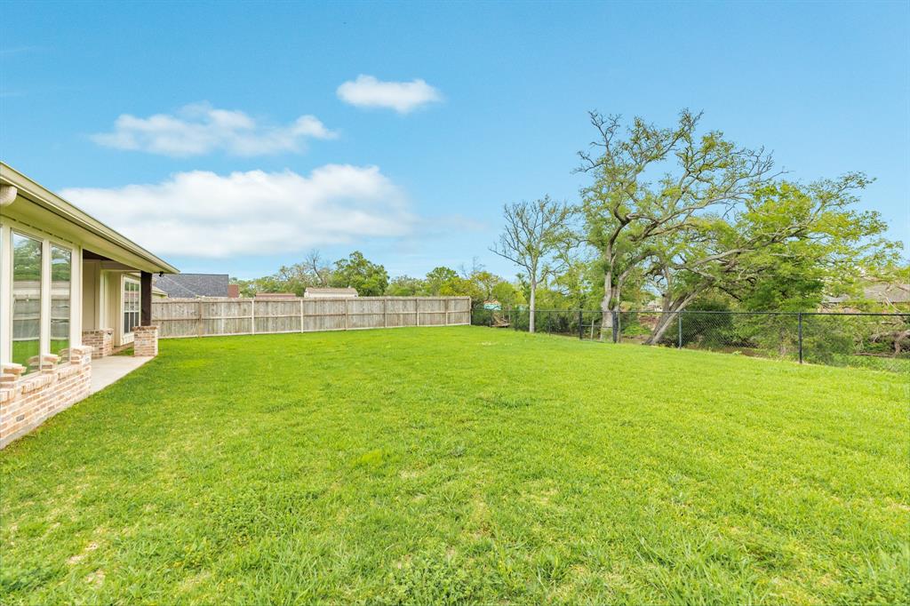 108 Creekside Lane, Lake Jackson, Texas image 34