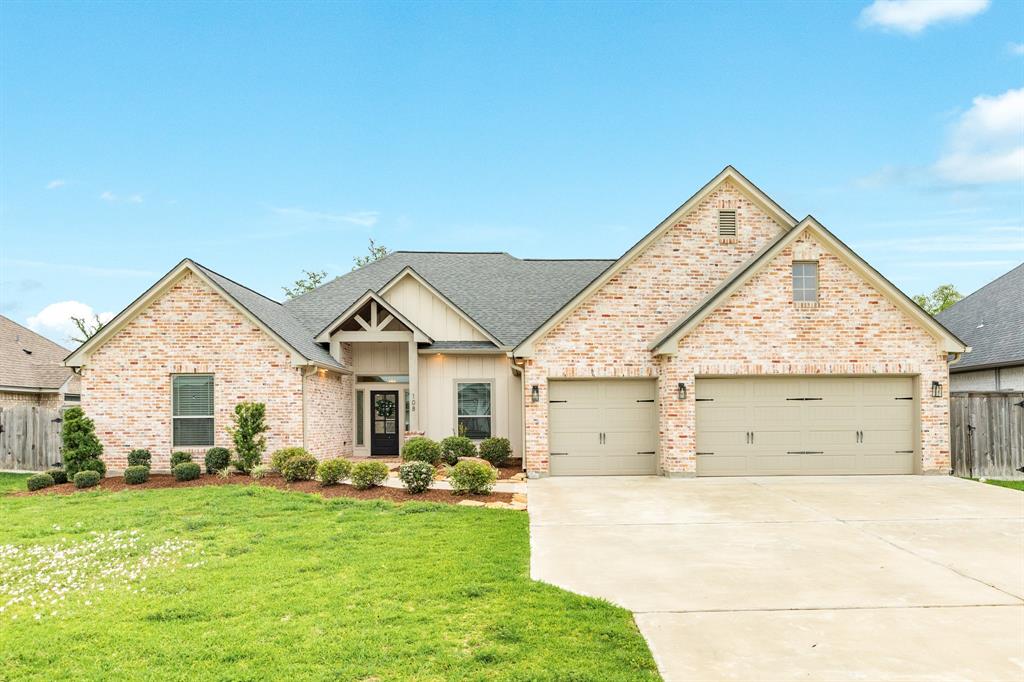 108 Creekside Lane, Lake Jackson, Texas image 1