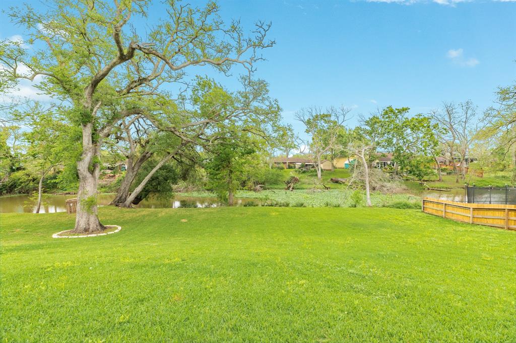108 Creekside Lane, Lake Jackson, Texas image 5