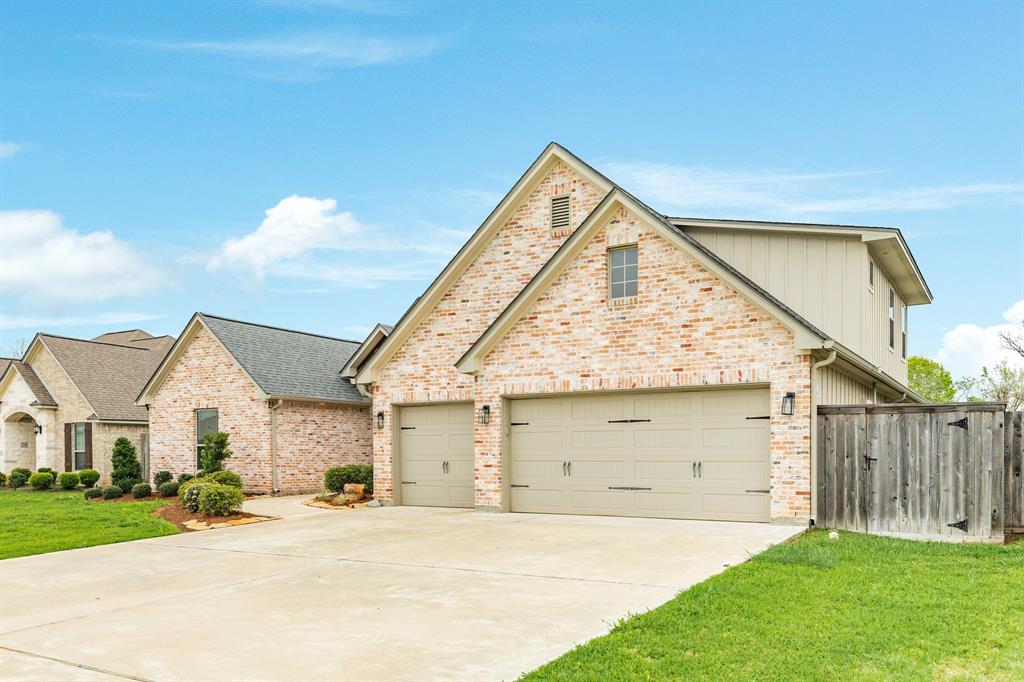 108 Creekside Lane, Lake Jackson, Texas image 7