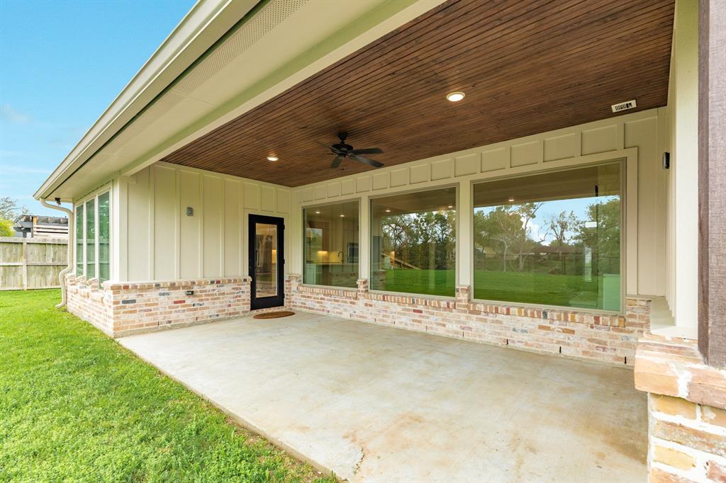 108 Creekside Lane, Lake Jackson, Texas image 31