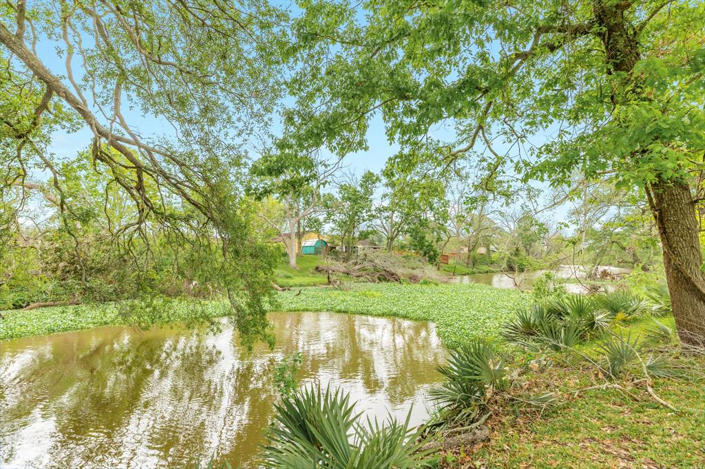 108 Creekside Lane, Lake Jackson, Texas image 36