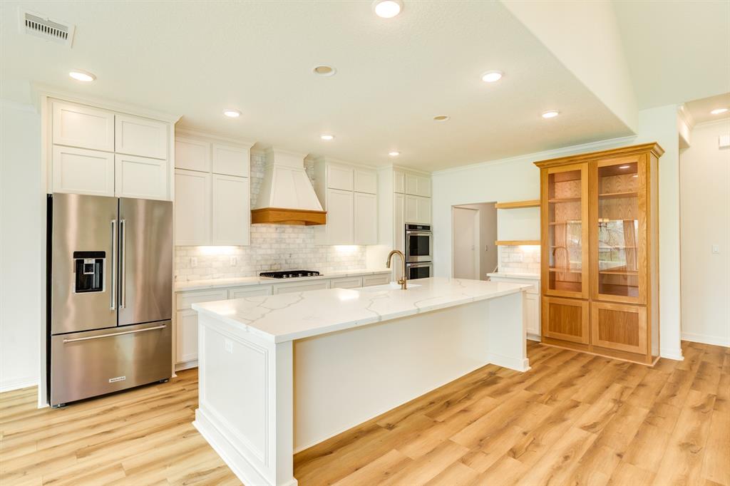 108 Creekside Lane, Lake Jackson, Texas image 3