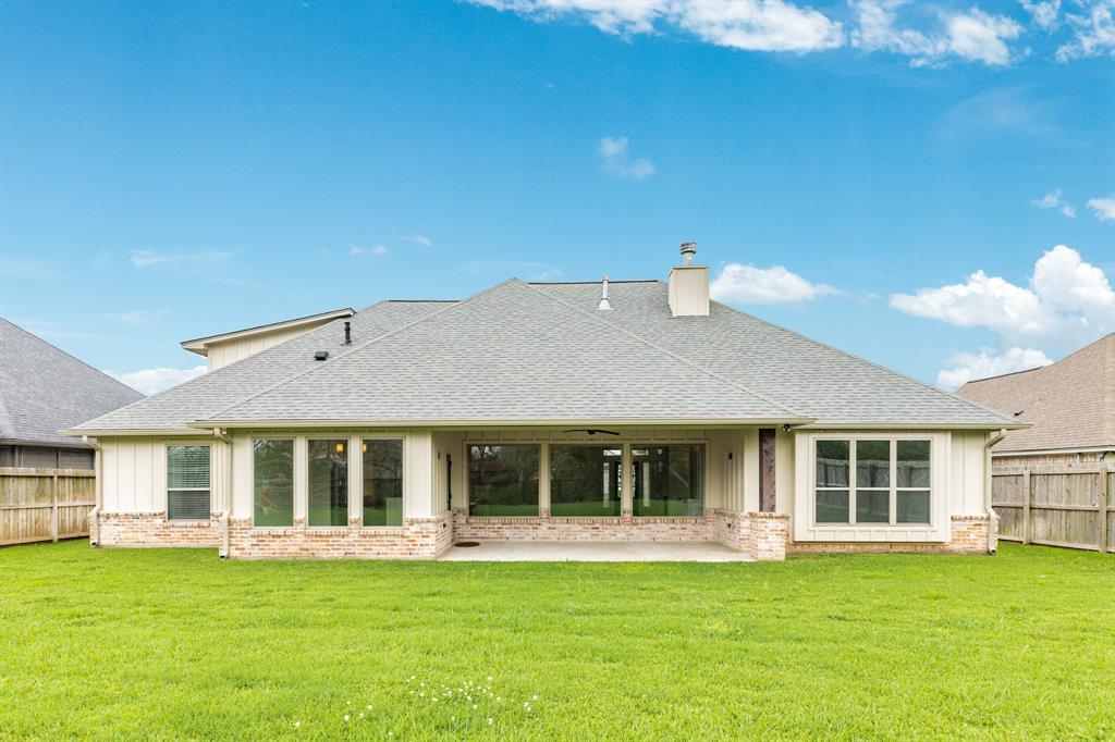 108 Creekside Lane, Lake Jackson, Texas image 32