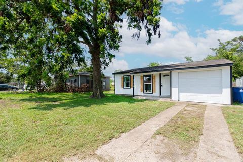 A home in Angleton