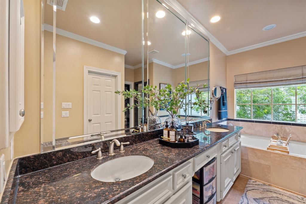 3219 N Pemberton Circle Drive, Houston, Texas image 13