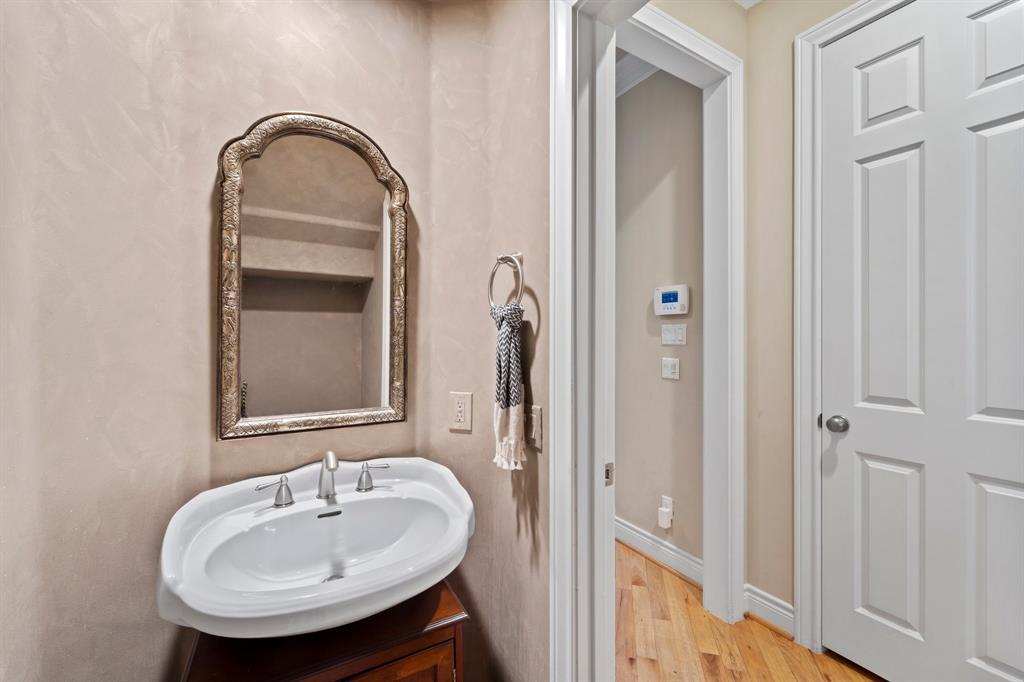 3219 N Pemberton Circle Drive, Houston, Texas image 10