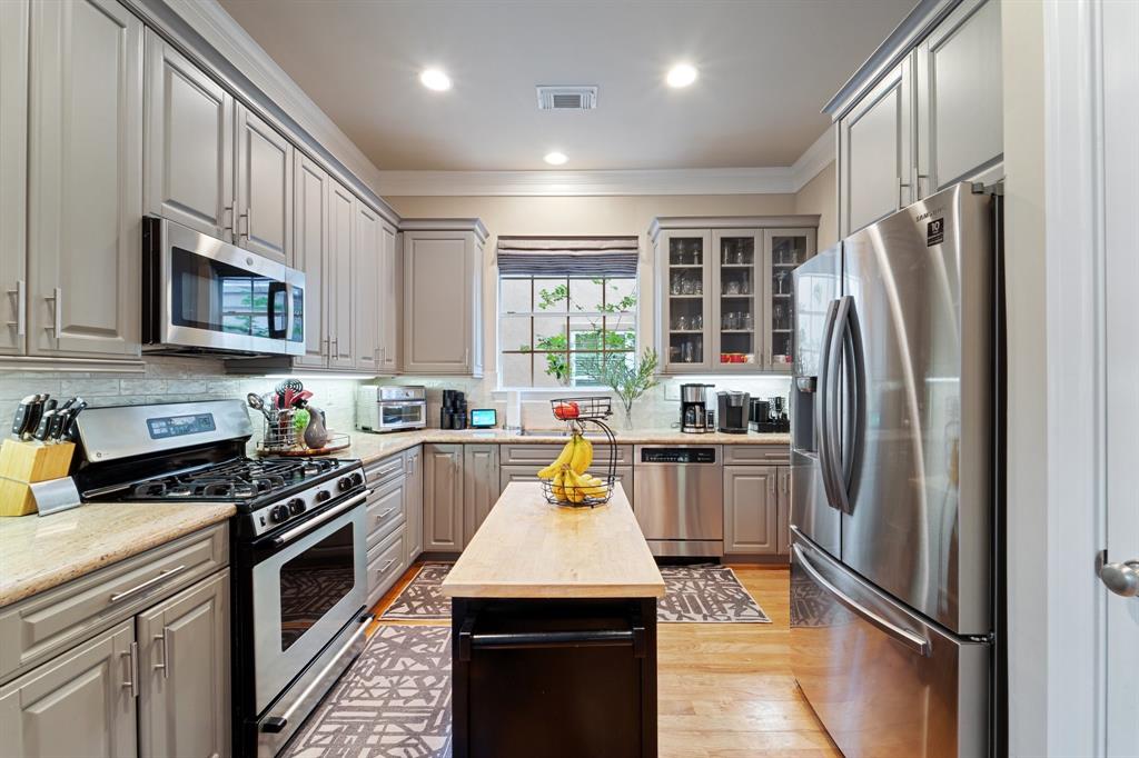 3219 N Pemberton Circle Drive, Houston, Texas image 5