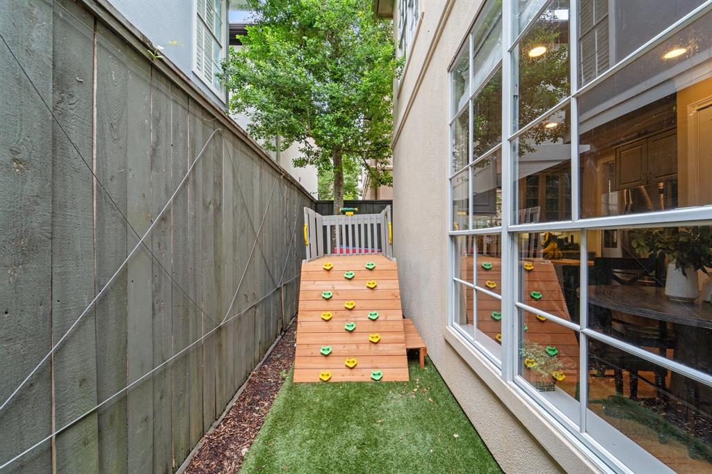 3219 N Pemberton Circle Drive, Houston, Texas image 23