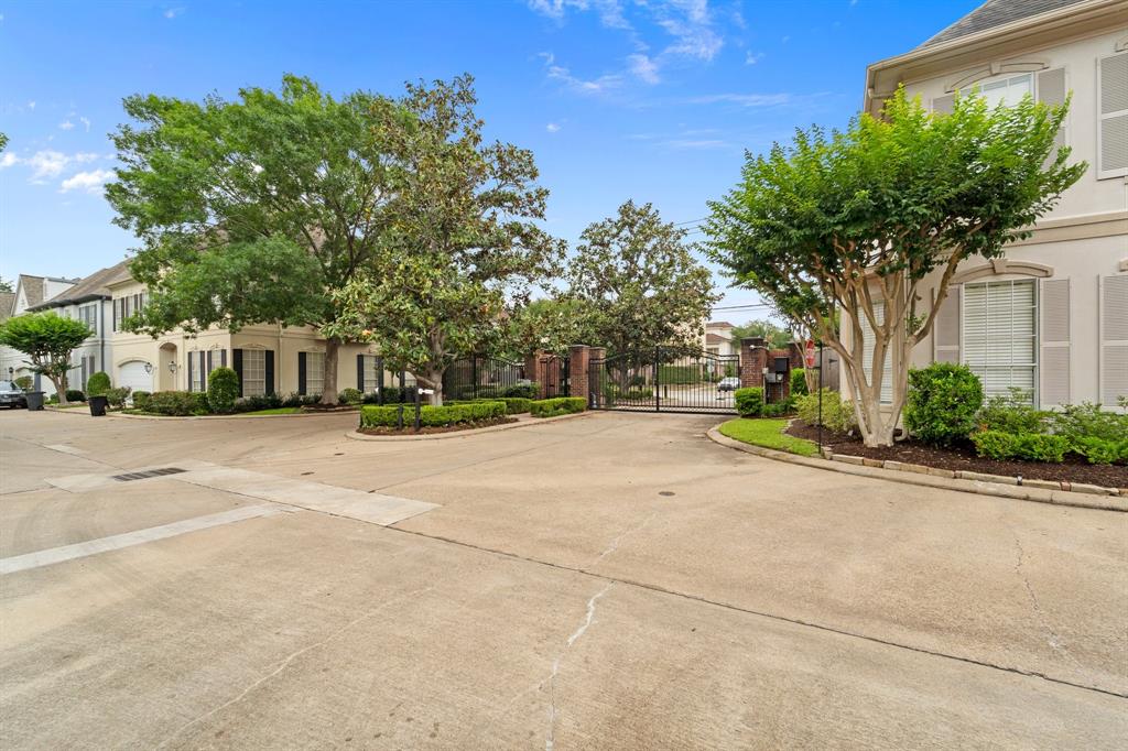 3219 N Pemberton Circle Drive, Houston, Texas image 25