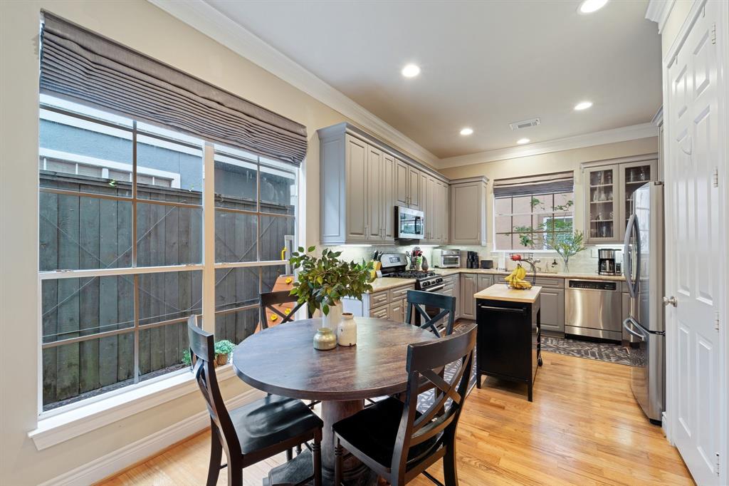 3219 N Pemberton Circle Drive, Houston, Texas image 6