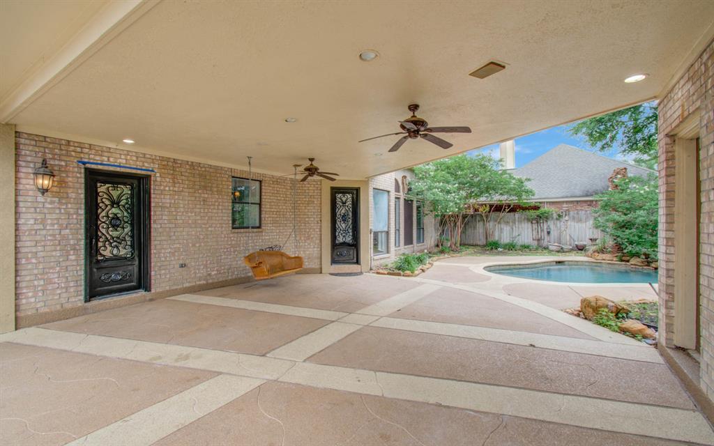 6215 Lacoste Love Court, Spring, Texas image 10
