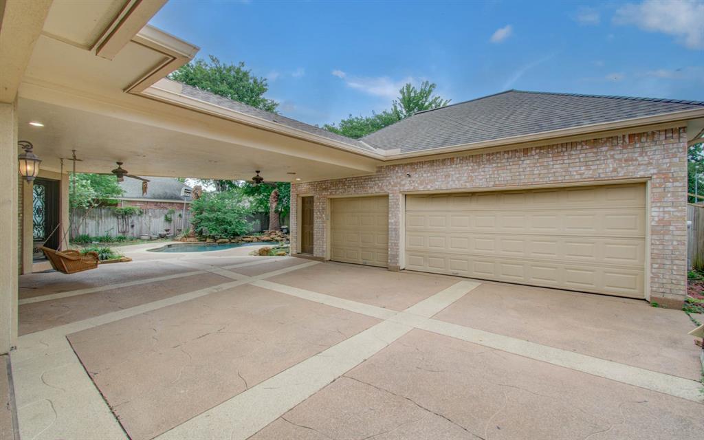 6215 Lacoste Love Court, Spring, Texas image 9
