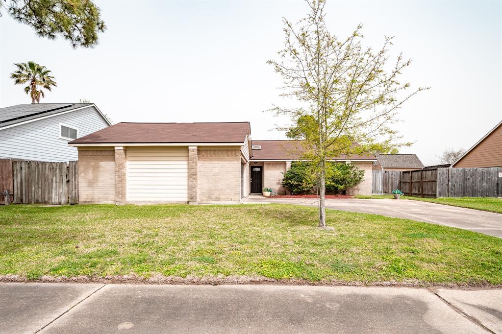 2609 Live Oak Trail, Deer Park, Texas image 2