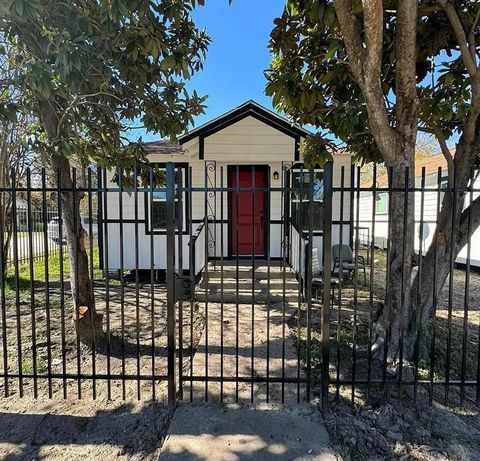 Photo of 3903 Broyles St St, Houston, TX 77026 (MLS # 30903739)