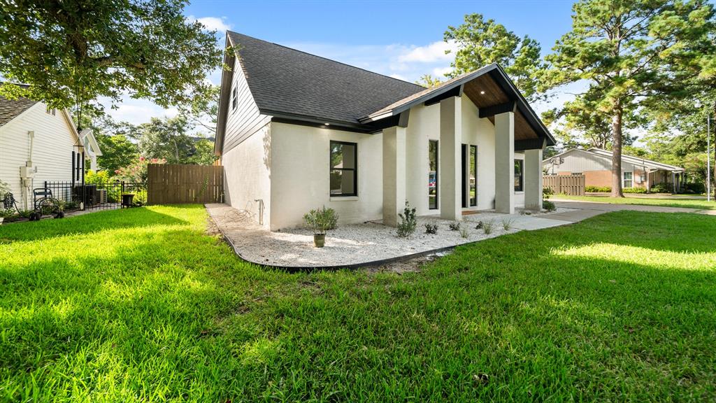 408 Briarmeadow Avenue, Friendswood, Texas image 3