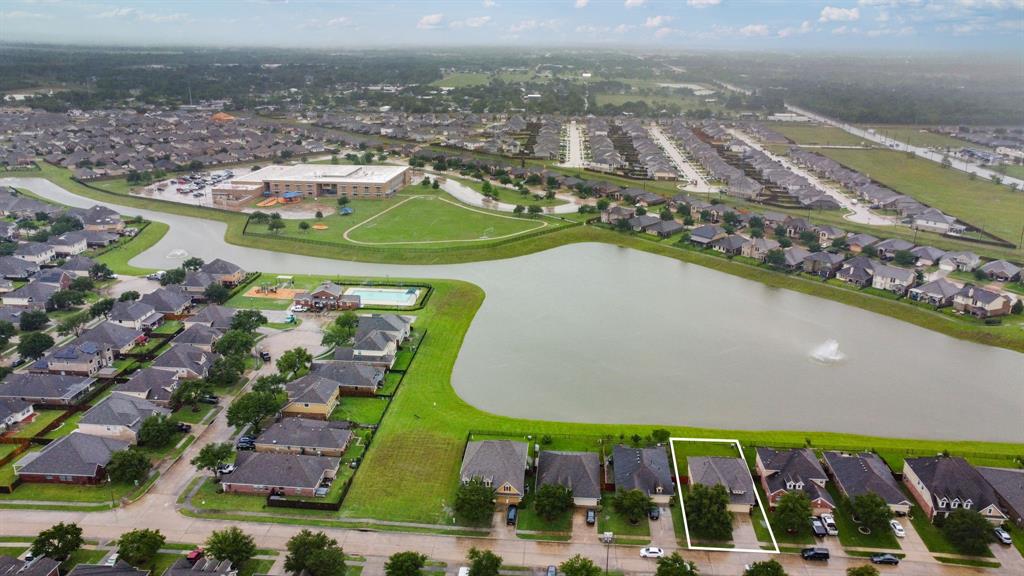 314 Lake Line Drive, Alvin, Texas image 5