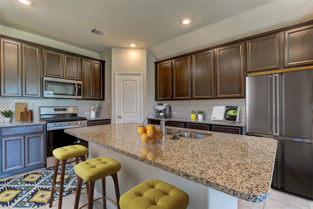 225 Orchard Laurel Drive, Alvin, Texas image 2