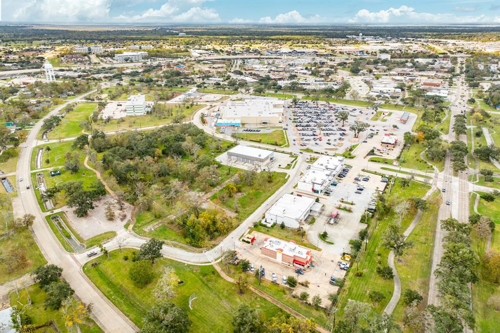 Winding Way Street, Lake Jackson, Texas image 8