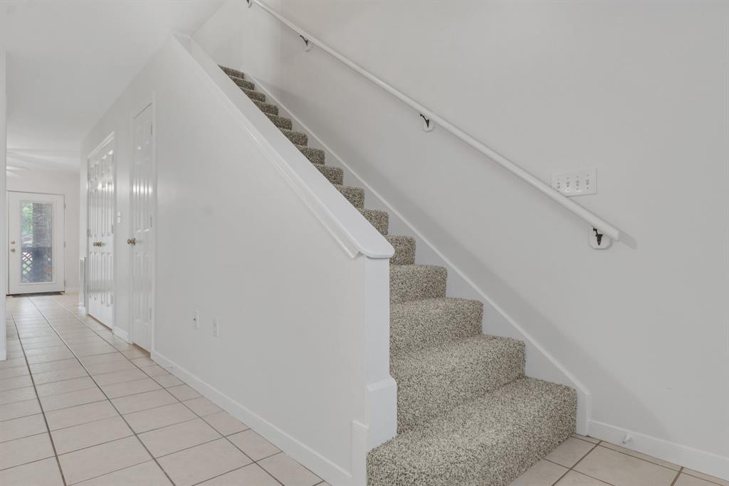2521 Crosstimbers Street #A3, Huntsville, Texas image 2