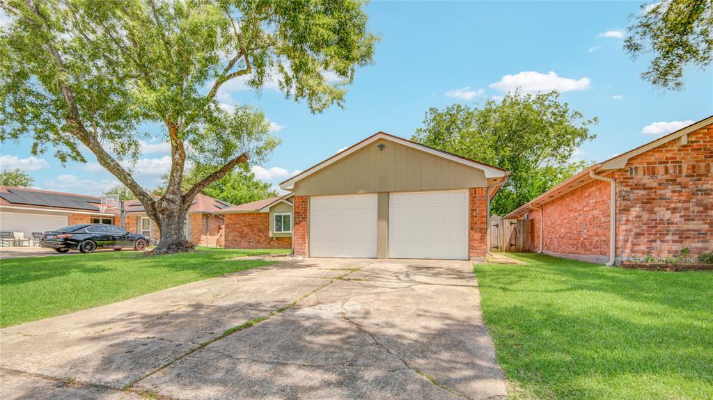 2423 Heritage Bend Drive