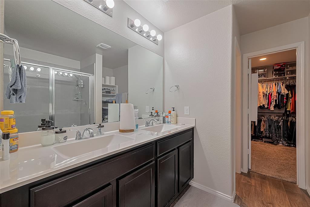715 Green Clover Lane, Rosharon, Texas image 25