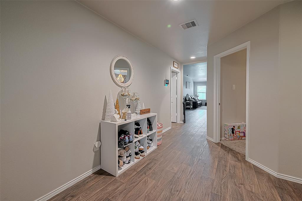 715 Green Clover Lane, Rosharon, Texas image 4