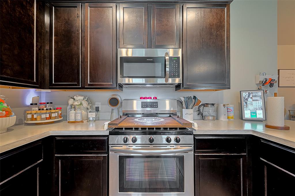 715 Green Clover Lane, Rosharon, Texas image 14