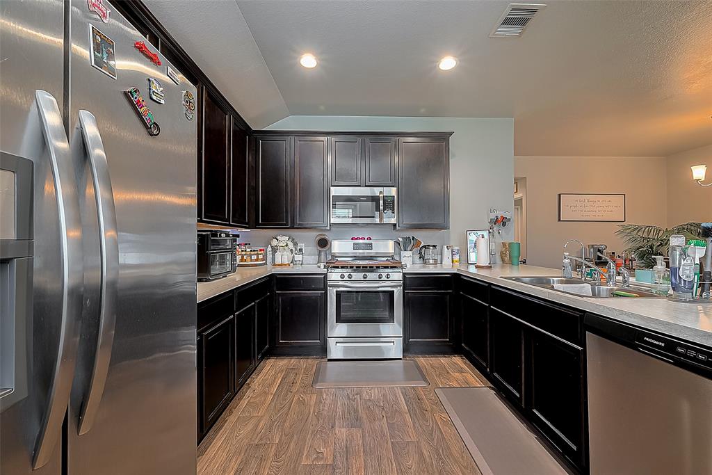 715 Green Clover Lane, Rosharon, Texas image 13