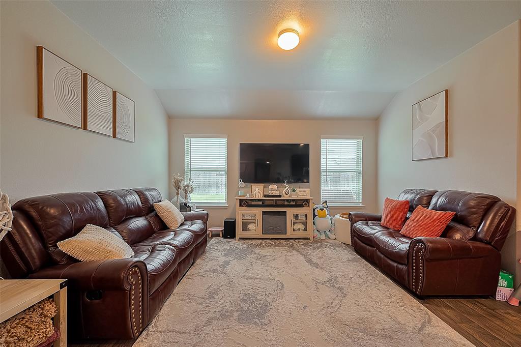 715 Green Clover Lane, Rosharon, Texas image 5