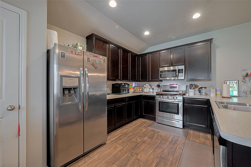 715 Green Clover Lane, Rosharon, Texas image 12
