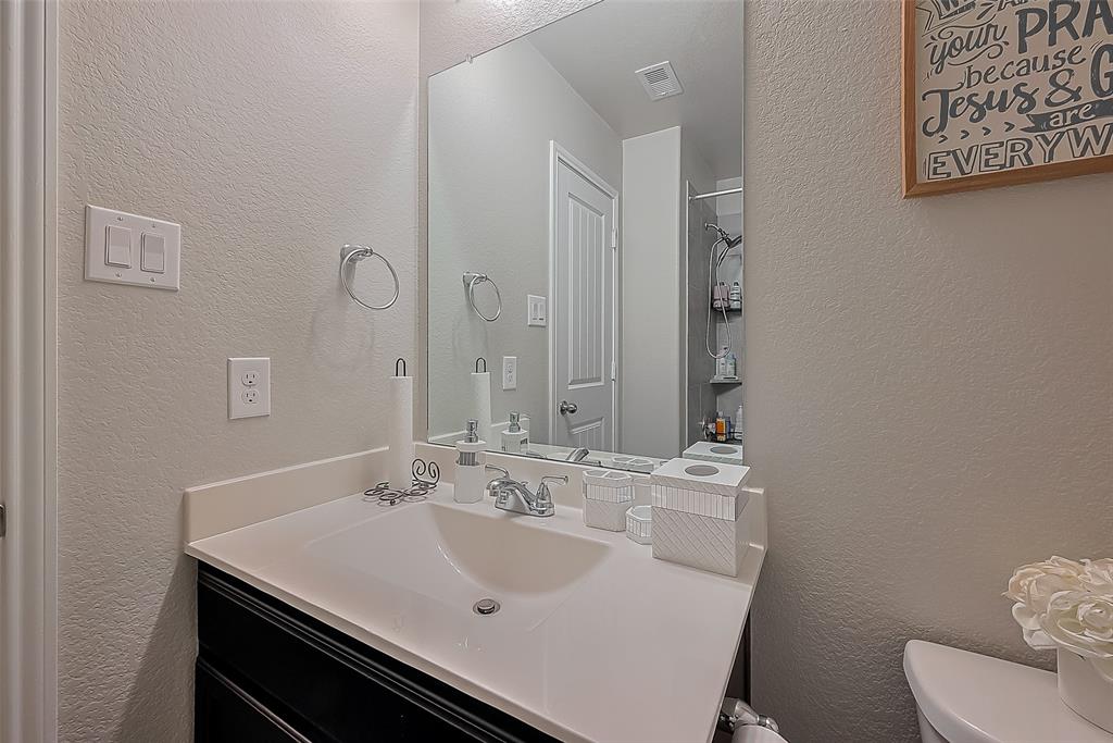 715 Green Clover Lane, Rosharon, Texas image 19
