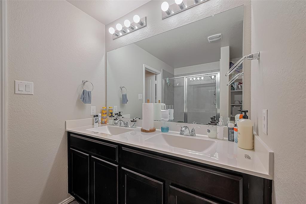 715 Green Clover Lane, Rosharon, Texas image 26