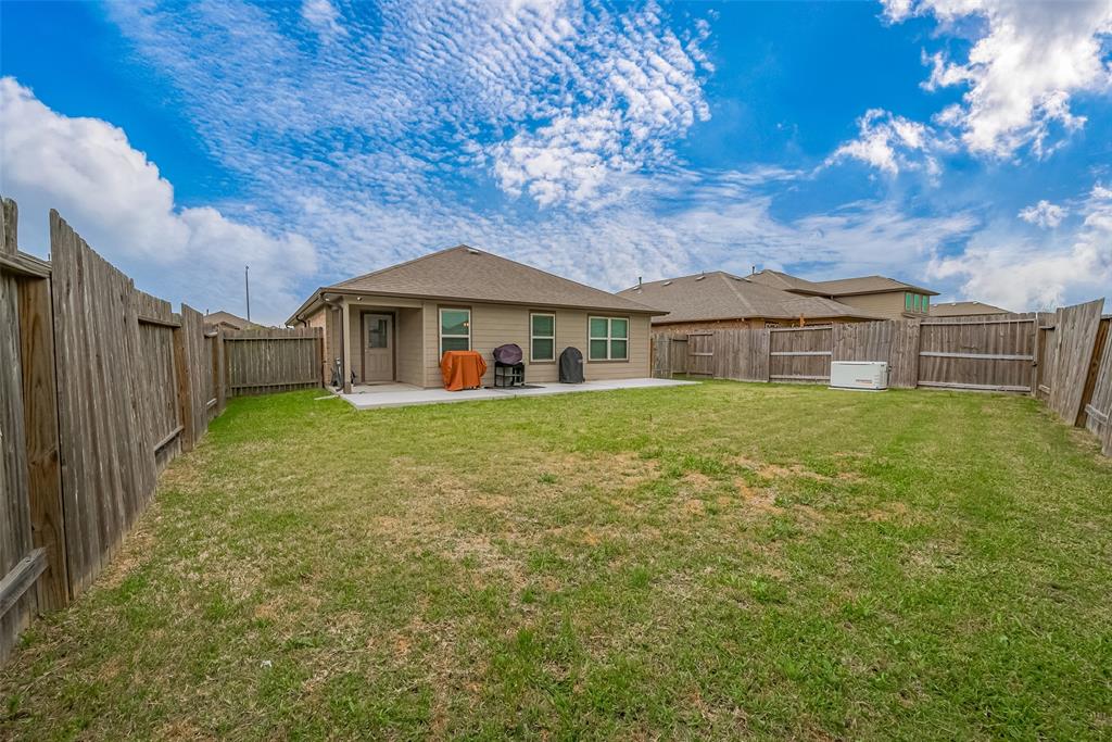 715 Green Clover Lane, Rosharon, Texas image 30