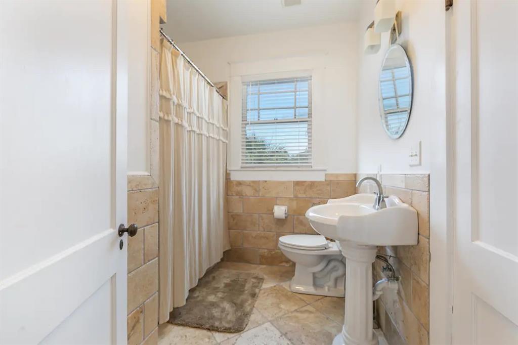 3520 Ave S 1/2, Galveston, Texas image 31