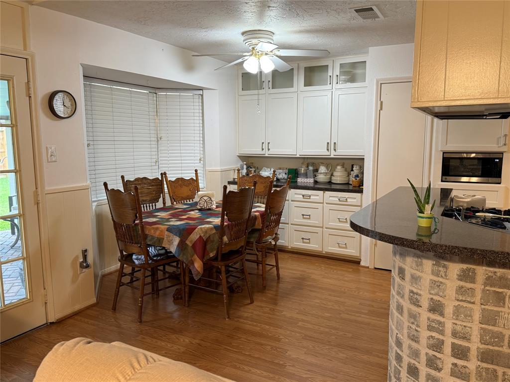 12207 Meadowdale Drive, Meadows Place, Texas image 6