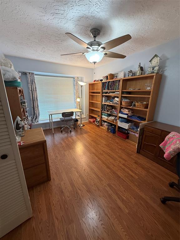 12207 Meadowdale Drive, Meadows Place, Texas image 4
