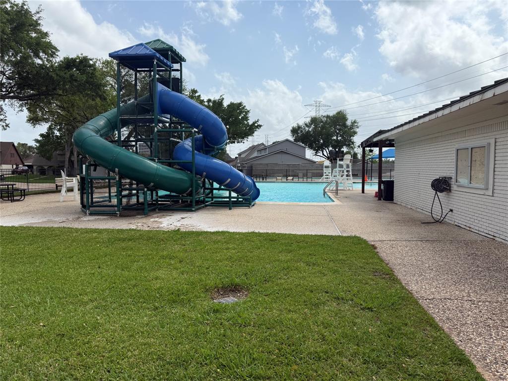 12207 Meadowdale Drive, Meadows Place, Texas image 27