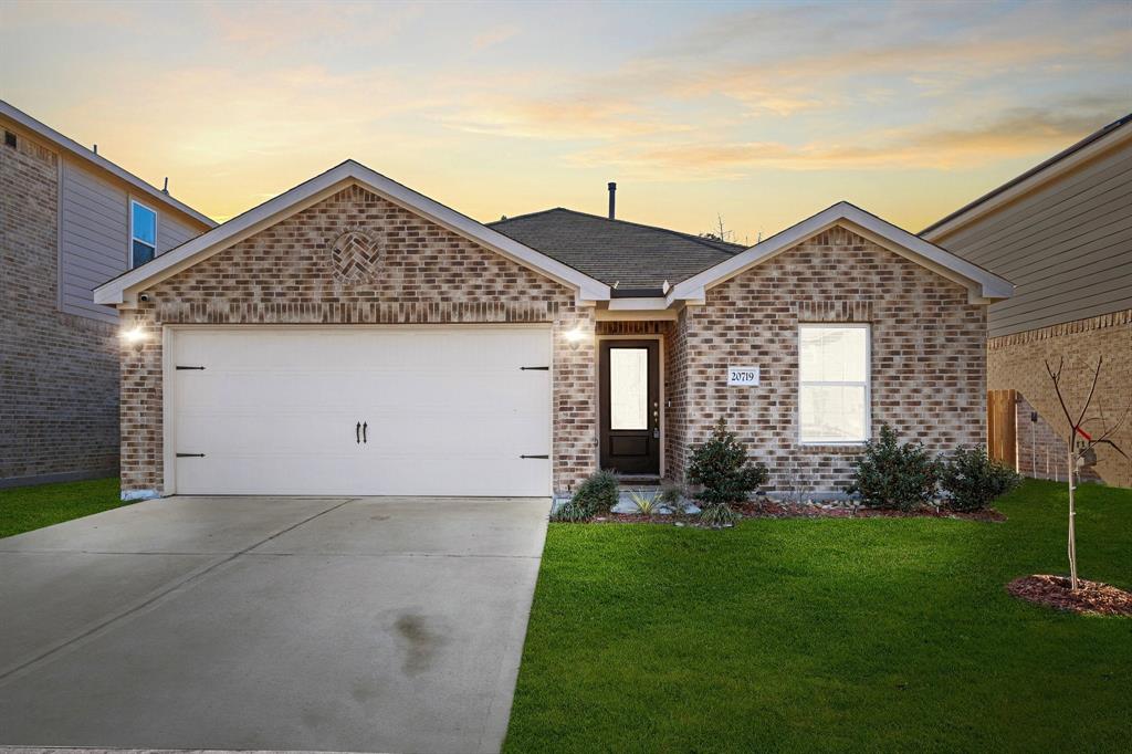 20719 Nala Bear Drive, Hockley, Texas image 1