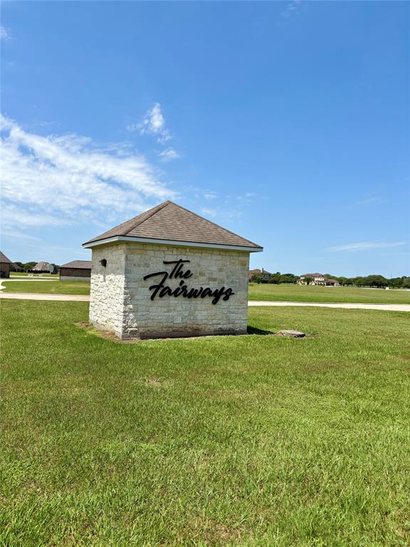 213 Legends Way, El Campo, Texas image 7