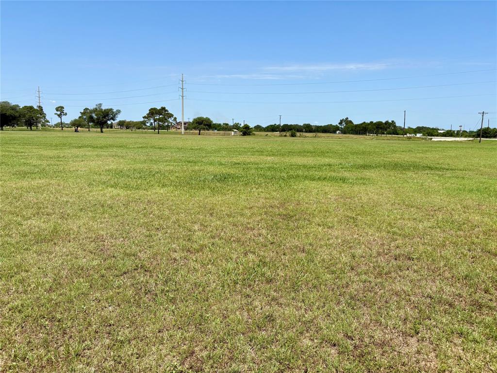 213 Legends Way, El Campo, Texas image 3