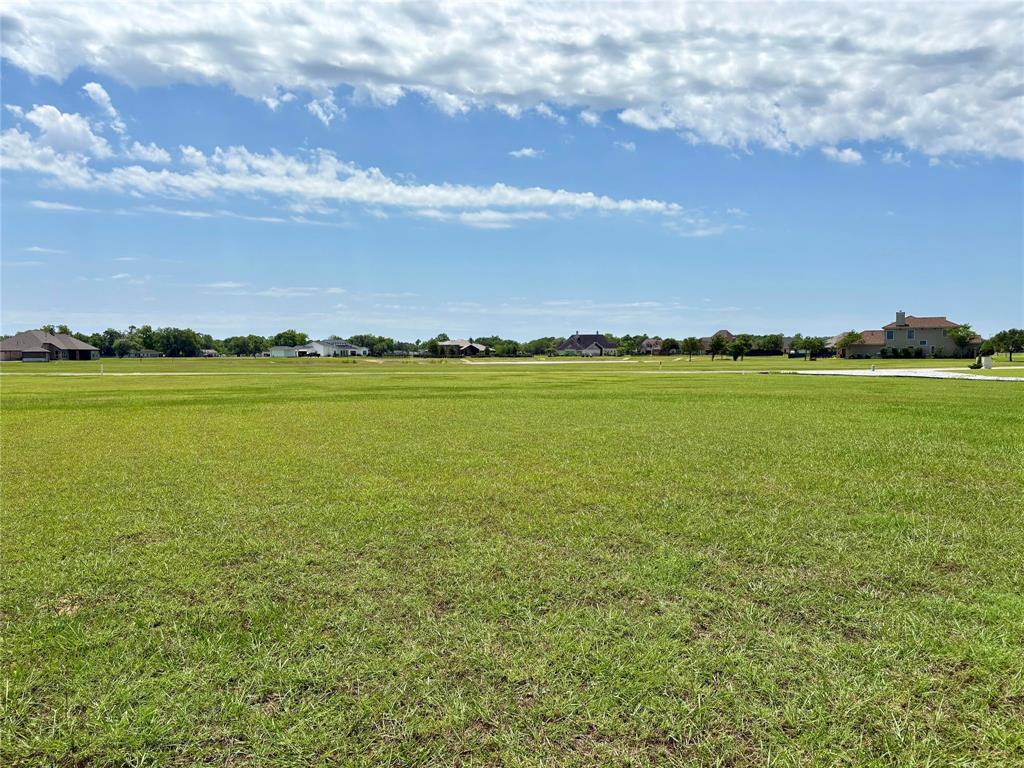 213 Legends Way, El Campo, Texas image 2