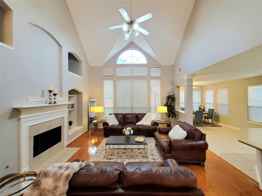 5439 Emerald Pointe Lane, Sugar Land, Texas image 2