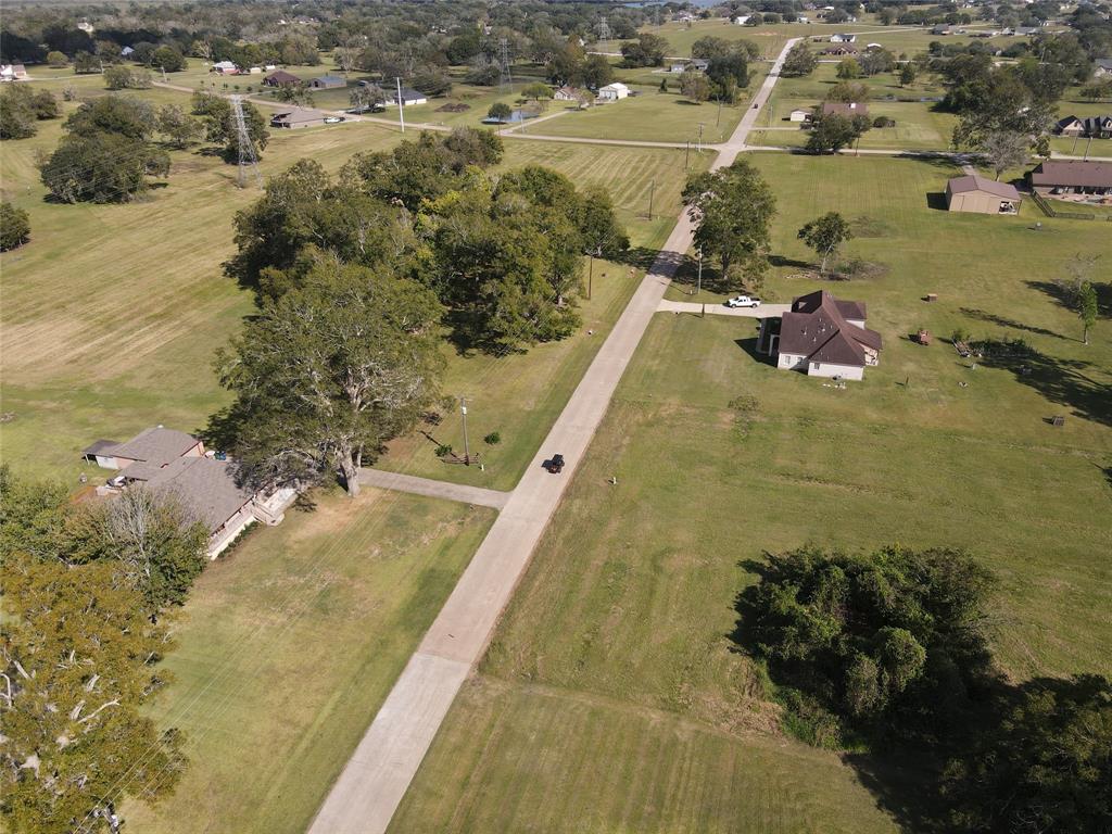 381 Pony Trail, Angleton, Texas image 3