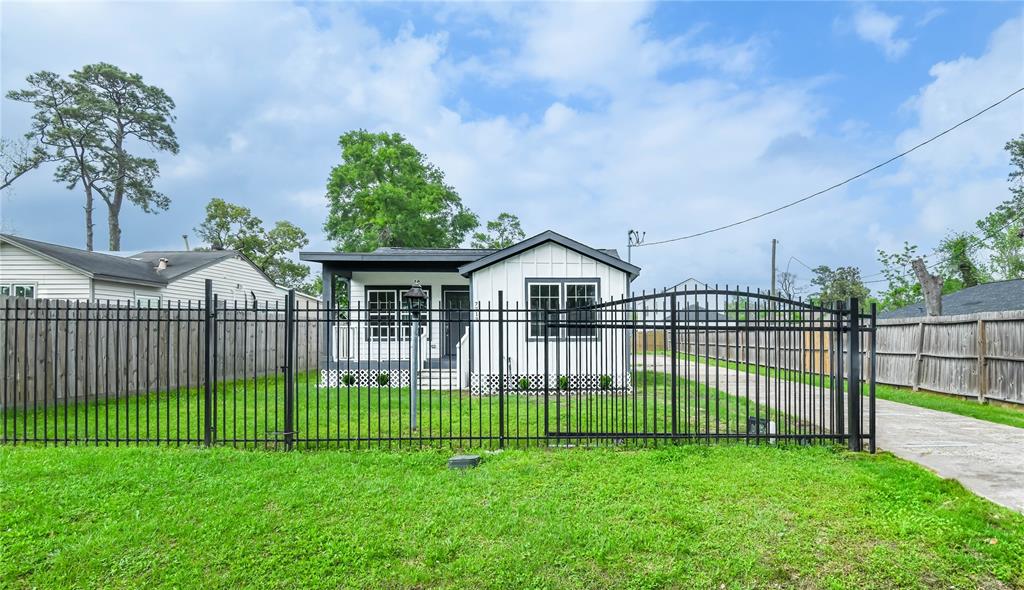 7213 W Knoll Street, Houston, Texas image 2