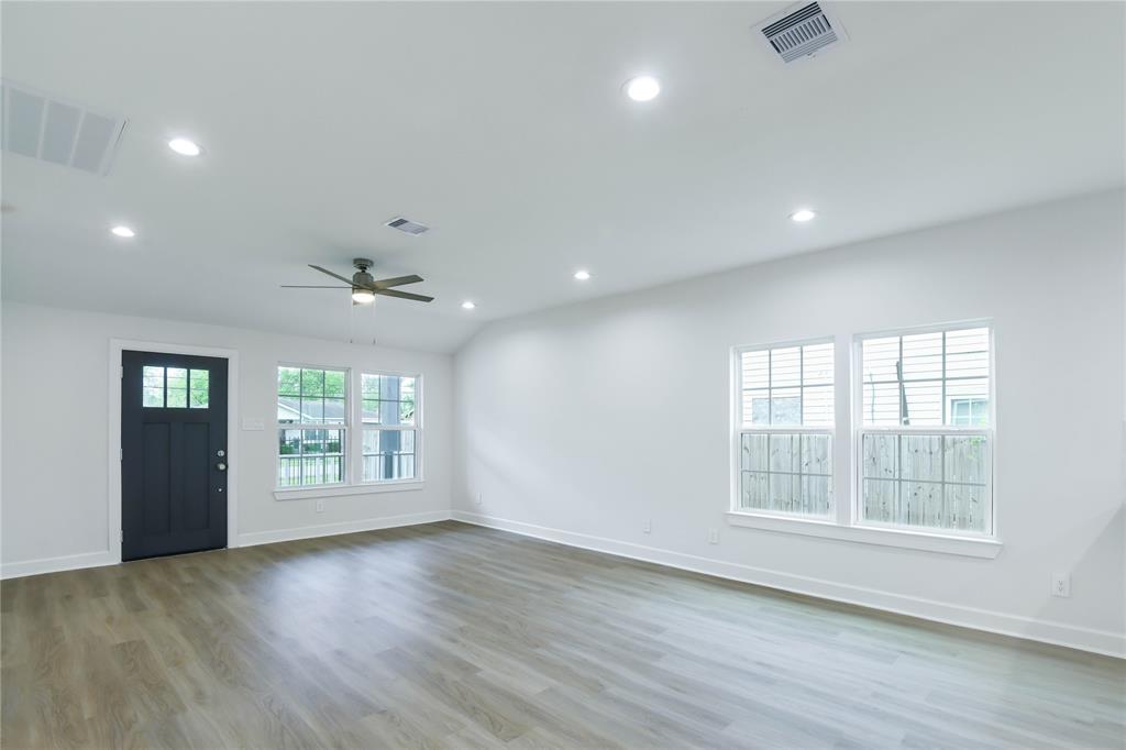7213 W Knoll Street, Houston, Texas image 6