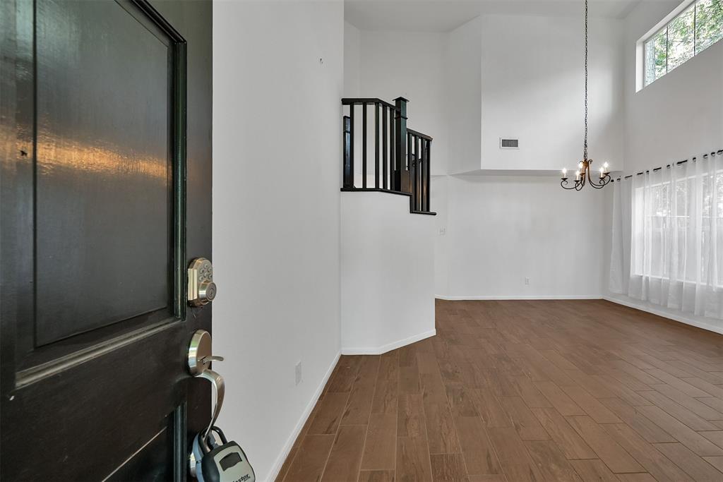 7 E Gaslight Place