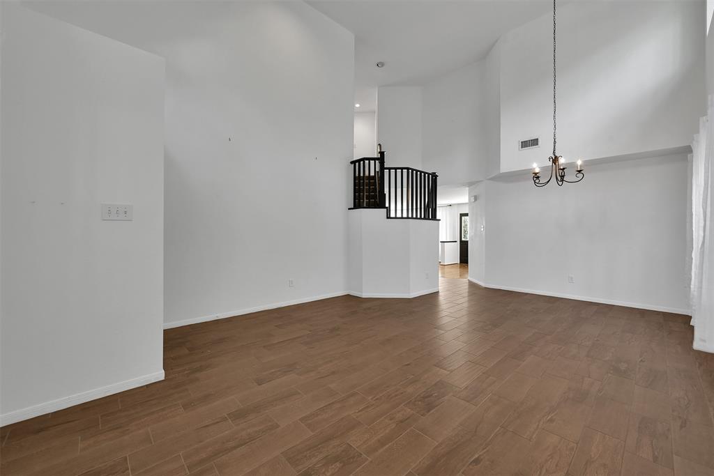 7 E Gaslight Place